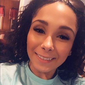 Meet your Posher, Alicia